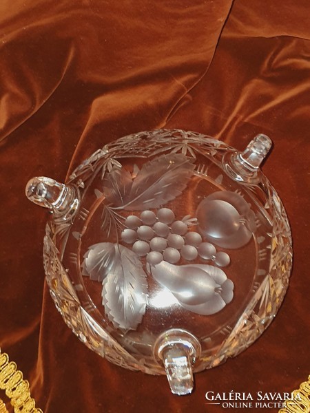 Crystal offering, center of the table, hand-polished at the bottom, unique piece.