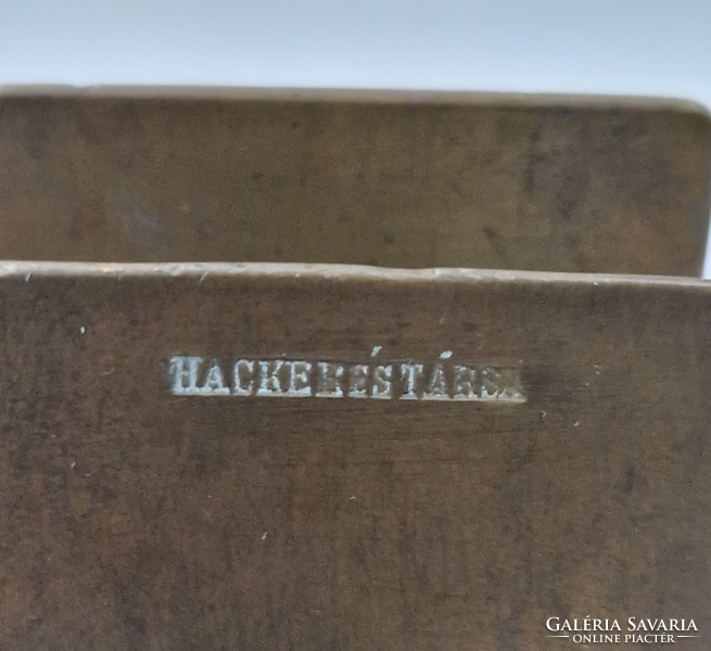 Antik réz hamutál gyufatartóval HACKER ÉS TÁRSA felirattal  404 g. 9,5 cm.