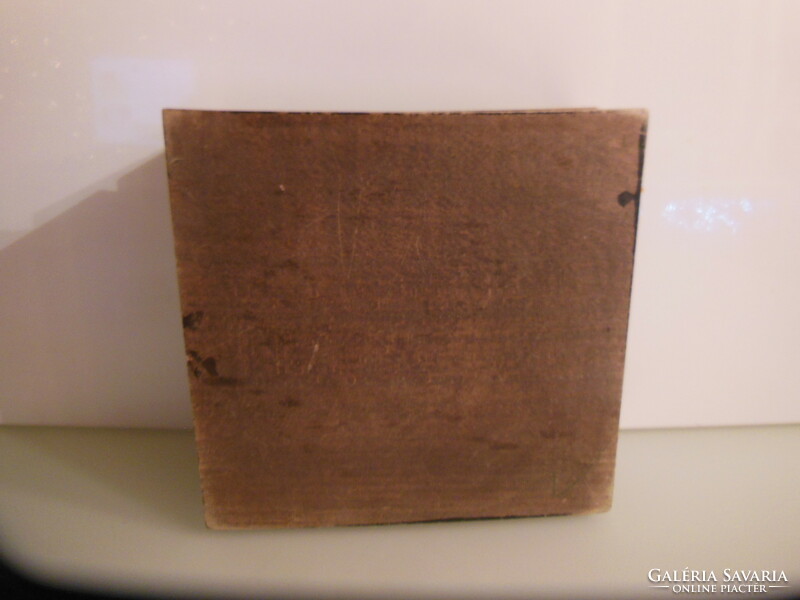 Box - wood + a few small items - 15 x 15 x 8.6 cm - old - Austrian