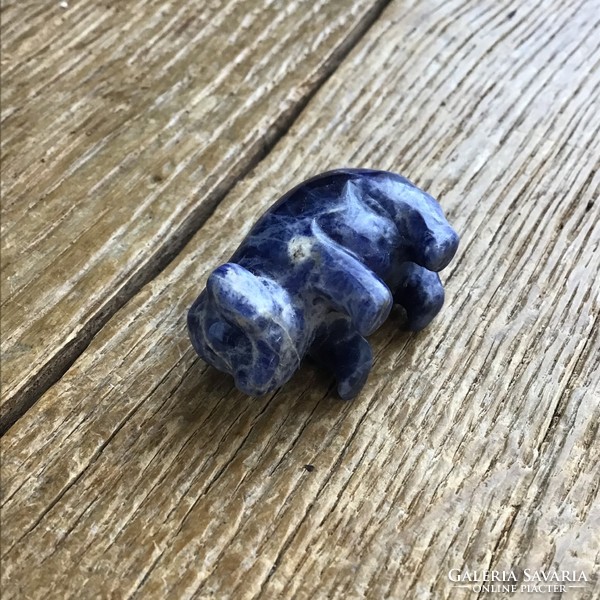 Carved sodalite mineral pig