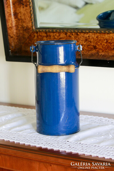 3 Liter, blue, enamelled, milk jug.