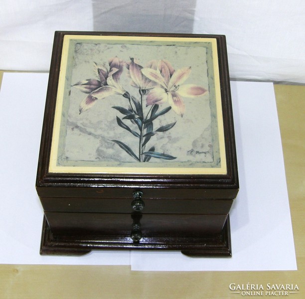 Wooden jewelry holder with a signed porcelain image