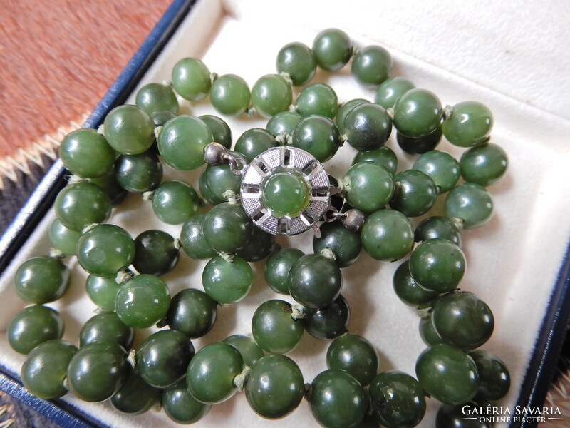 Old genuine jade bead string with silver clasp