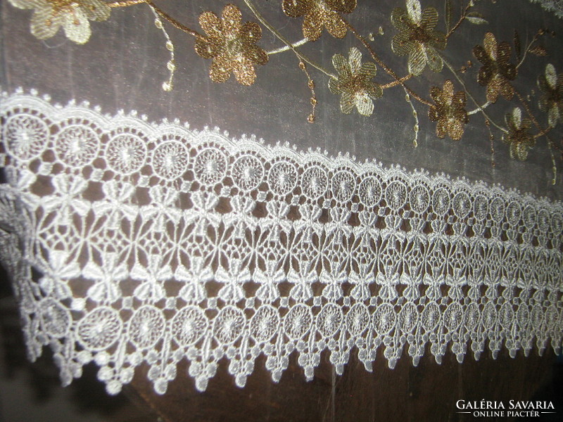 Floral lace curtain embroidered in a beautiful colorful material