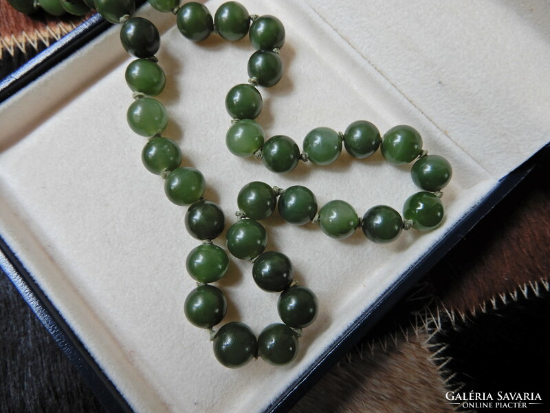 Old genuine jade bead string with silver clasp