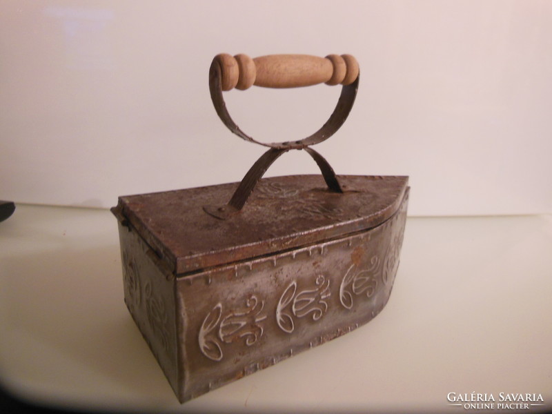 Box - metal - wood - 18 x 15 x 8 cm - candy holder - German - perfect