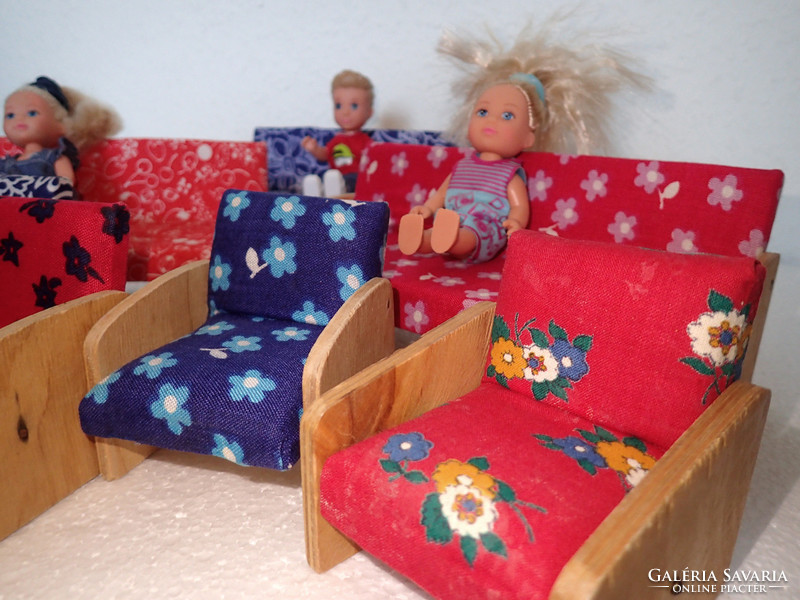 Régi retró fa bababútor játékbútor babaház kellék elem játék bútor fotel kanapé + 3 db baba