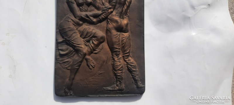 Valéria Tóth vali tóth: couple in love bronze relief