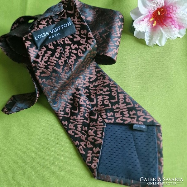 ESKÜVŐ NYK57 - Fekete alapon barna felírat - selyem nyakkendő