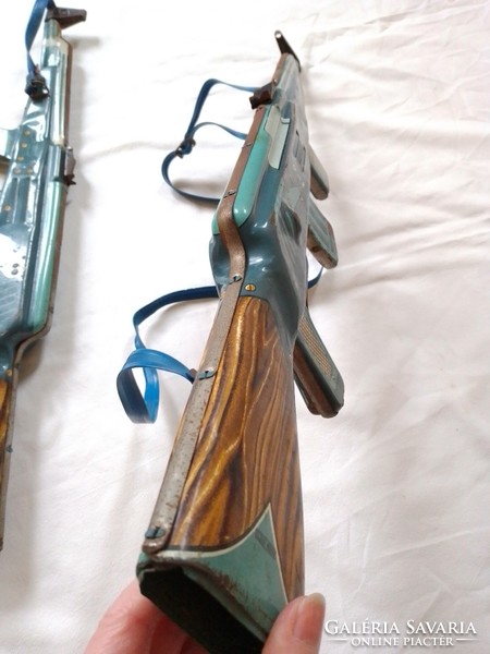 Két retro elemes játék gyerek géppisztoly fegyver puska, fém lemezjáték, Lemezárugyár Elzett Művek