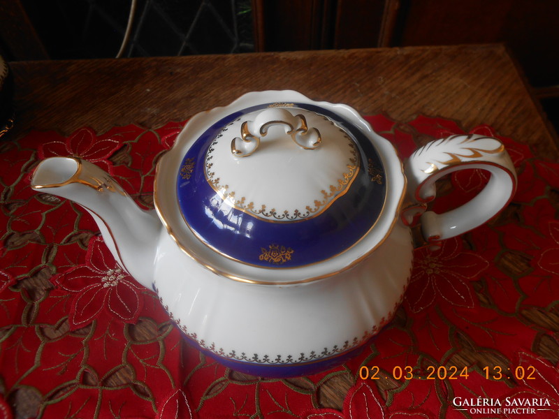 Zsolnay pompadour i tea pourer