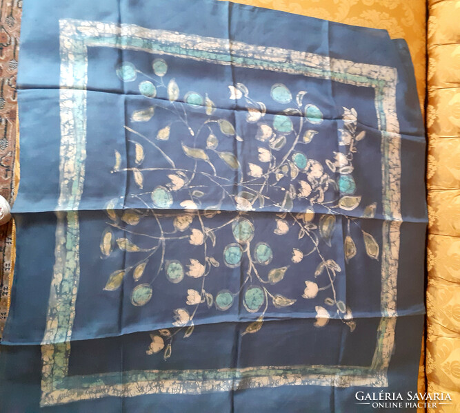Silk scarf. 92X90 cm