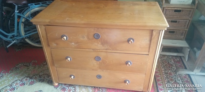 Antique 3-drawer chest of drawers