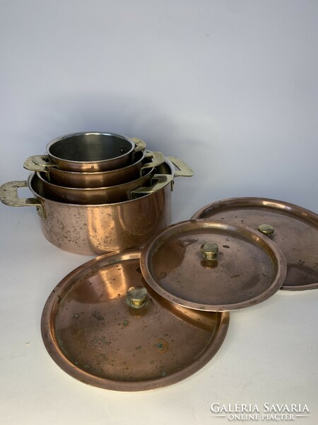 Homa with 4 lids with copper legs