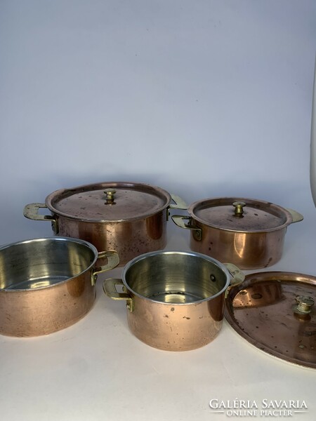 Homa with 4 lids with copper legs