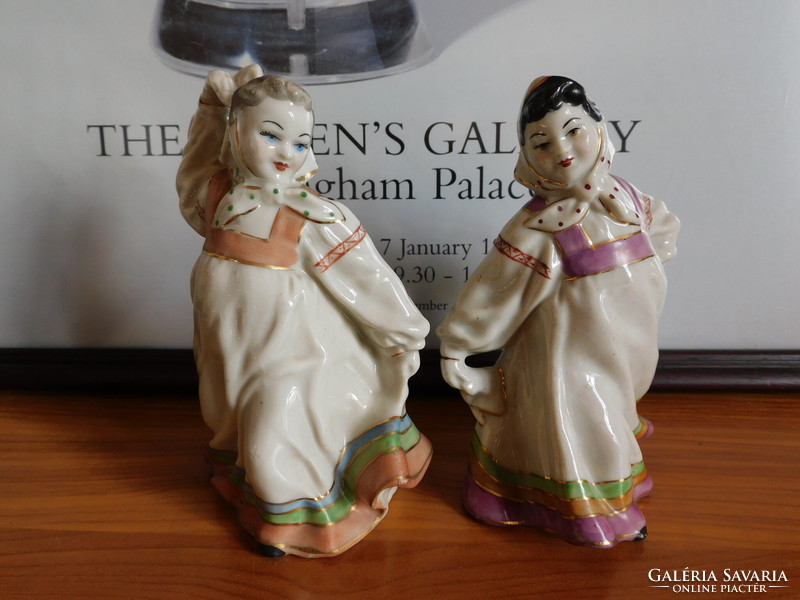 Dancing women - two polonne figures from the Soviet era 15 cm