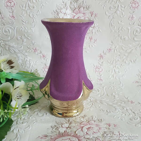 Új, aranyszínű, 3D virág díszes, lila bársony borítású kerámia váza