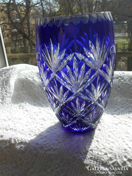 Large crystal vase marked with lips - modern style - perfect condition