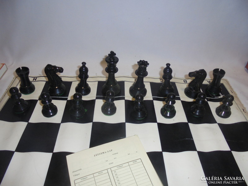 Retro tournament chess, chess set