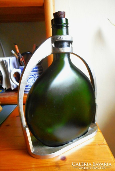 Régi francia Armagnac brandys üveg + fém kiöntő kerettel