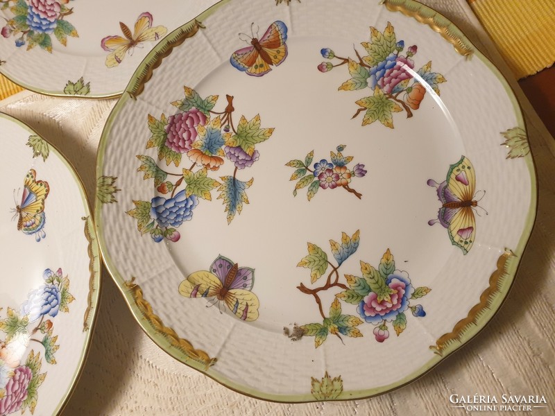 5 pieces of Herend Victorian patterned flat plates are new!