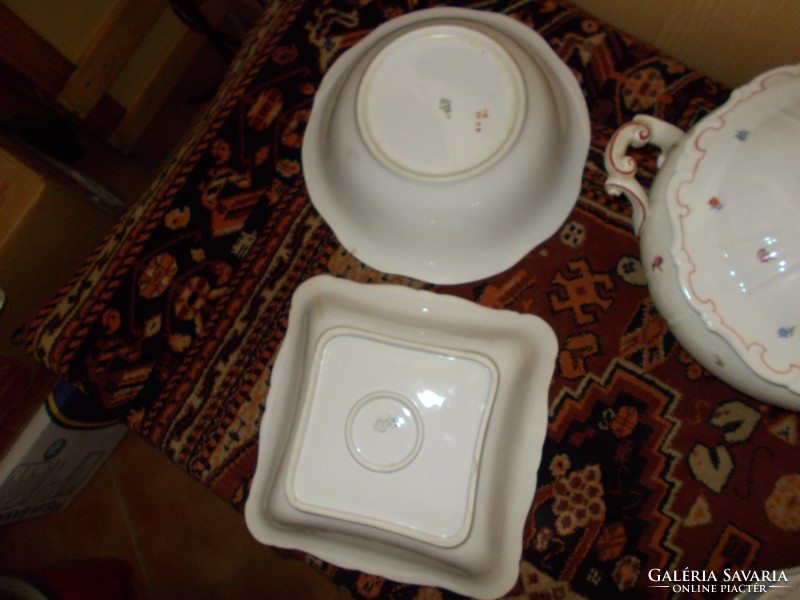 Incomplete Zsolnay tableware.