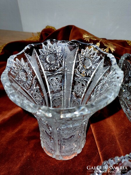 Bohemia kristály trió: váza, kínáló és asztalközép.