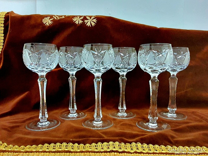 Crystal white wine glass set.