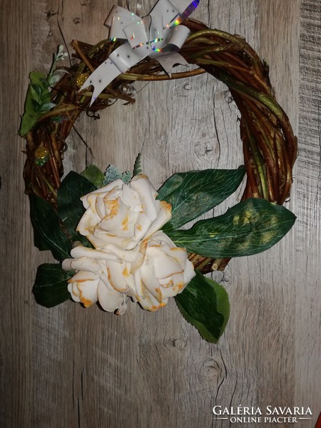 Door decoration based on floral braided cane