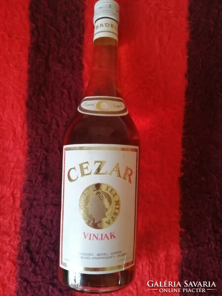Retro Cezar vinjak. Szerb konyak ital. 1980-as évekből. Bontatlan. .