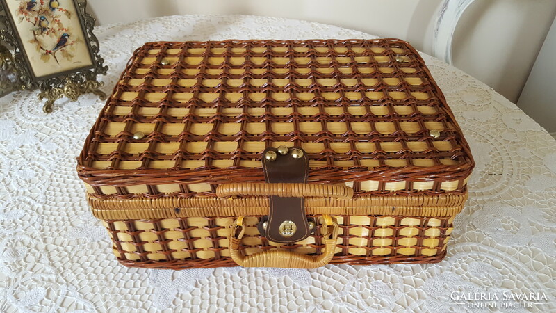 4 Personal wicker picnic basket