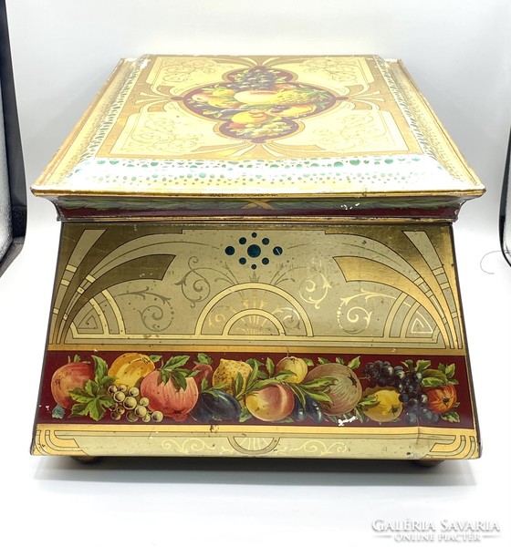 A rare candied fruit metal box from around 1910 in the art nouveau style