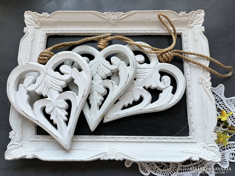 White wooden decorative heart 14x17 cm