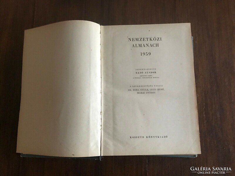Nemzetközi Almanach 1959. Szerkesztette: Radó Sándor egyetemi tanár,a földrajzi tudományok doktora.