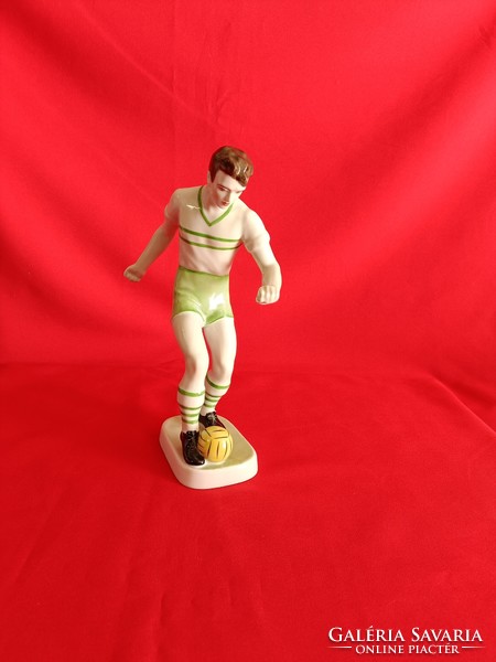 Soccer player in green and white shirt 29 cm !!!!
