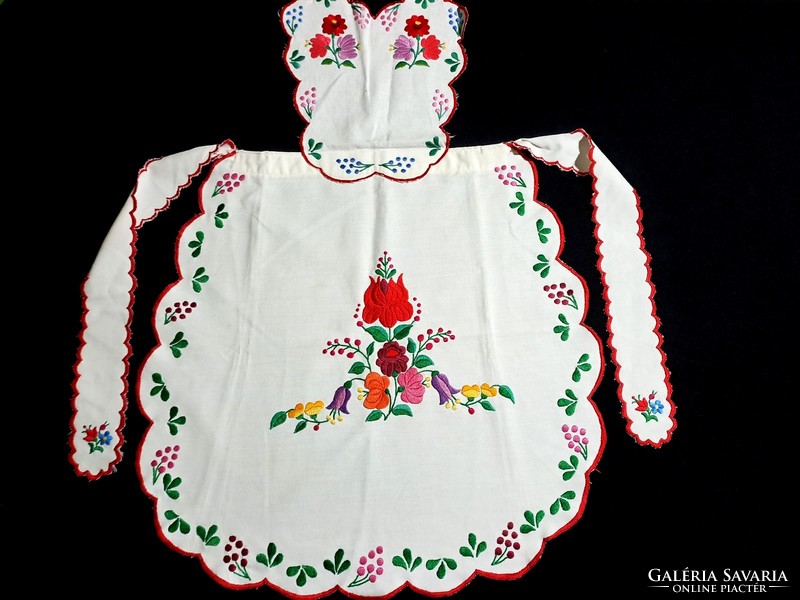 Apron embroidered with Kalocsa flower pattern, size in the pictures