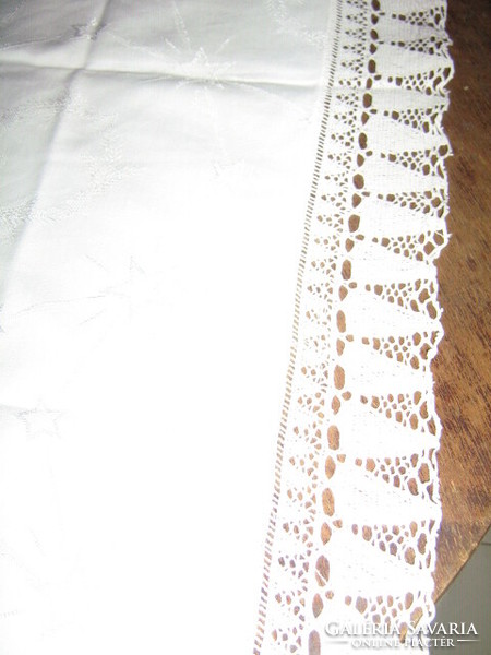 Beautiful elegant toledo patterned woven tablecloth