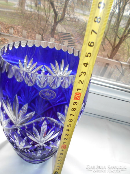 Large crystal vase marked with lips - modern style - perfect condition