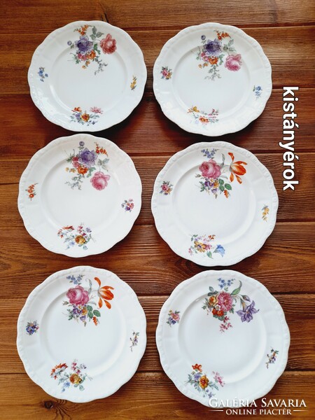 éva Zsolnay flower-patterned dinnerware with silver border, 25 pieces