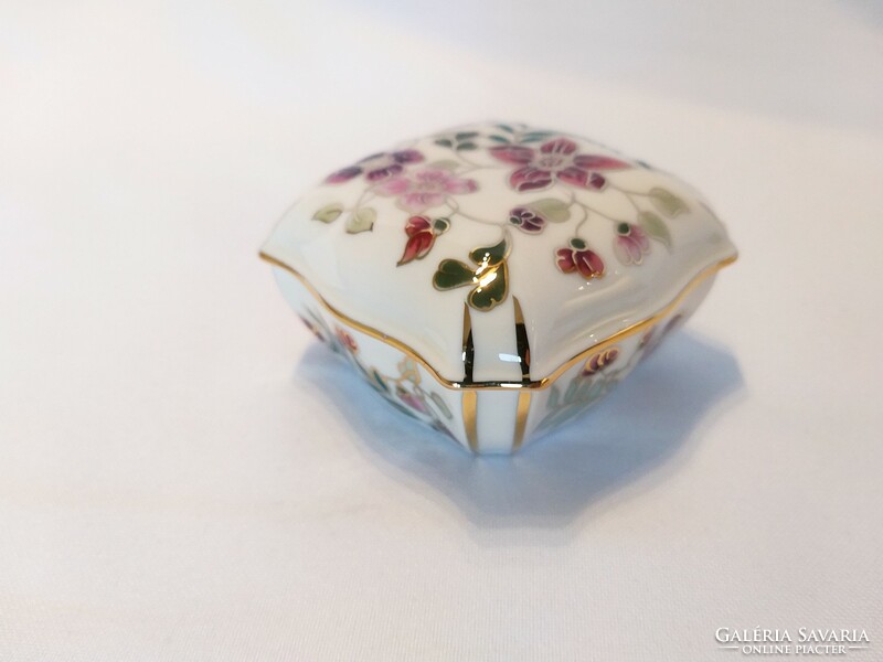 Zsolnay hand-painted orchid jewelry holder. Flawless! (No.: 24/254.)