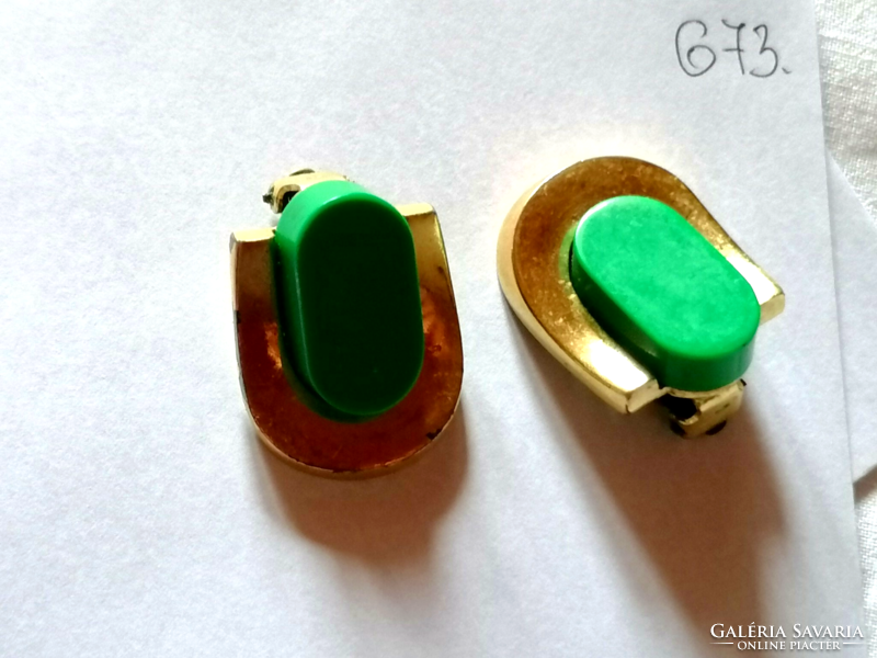 Retro, art deco, fire gilded, very showy green stone clip 673.