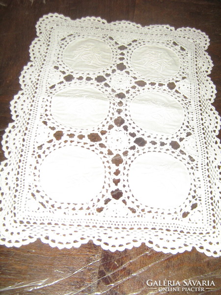 Cute butter yellow rose insert hand crocheted tablecloth