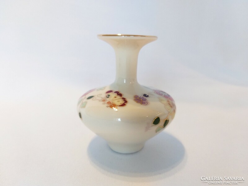 Small butterfly vase with a narrow neck by Zsolnay. In new condition! (No.: 24/251.)