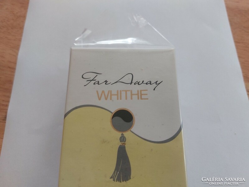 (K) Far Away White női parfüm Avon