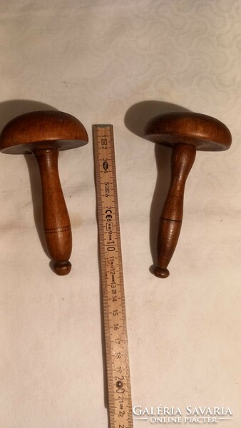 2 pieces of old hitchhiking wood