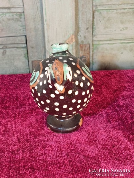 A vase of a dotted hen with a Kántor karacag mark