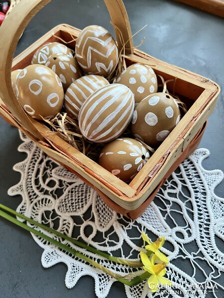 A basket of colorful male eggs