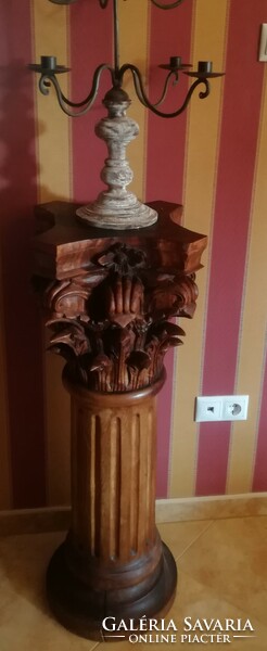 Corinthian statue support column, early 20th century decorative, carved wooden column. 100 cm high.