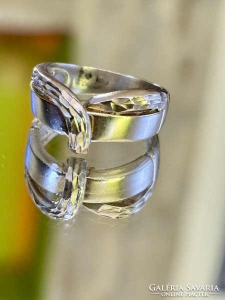 Csillogó, különleges ezüst gyűrű