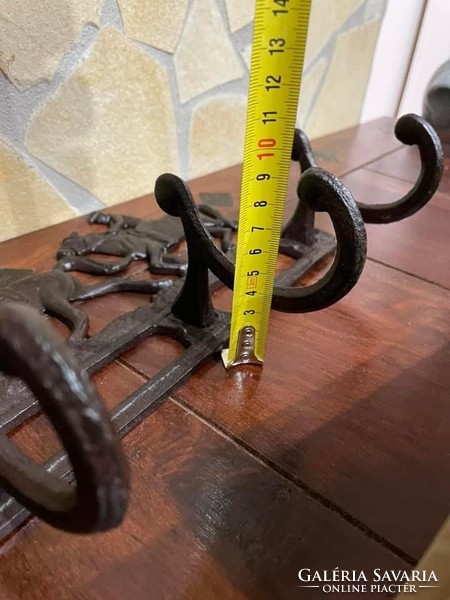 40 Cm long cast iron hanger with horse rider pattern